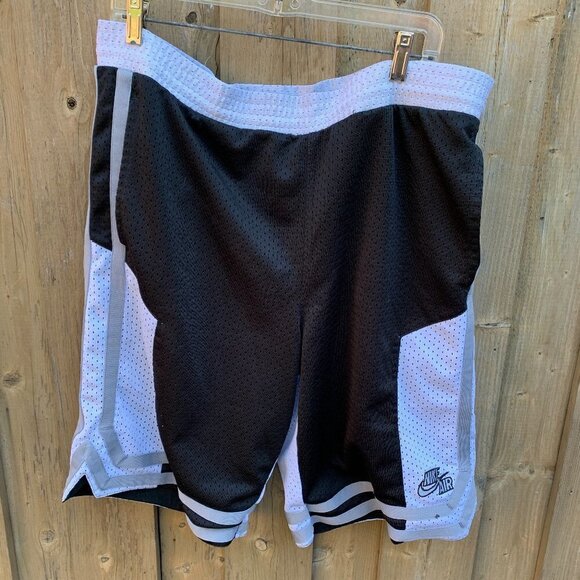 Vintage Nike Basketball Shorts Medium Varsity Black - Picture 1 of 3